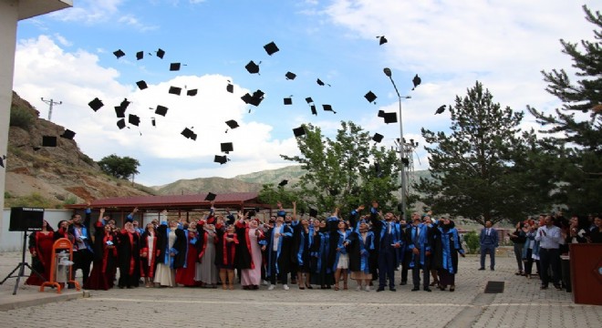 Oltu MYO'da mezuniyet coşkusu 